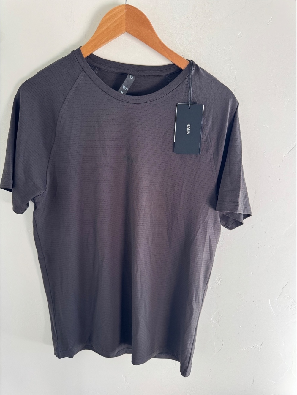 HAUS Performance Athletic Shirt Men’s Medium Charcoal Gray NWT Workout Tee